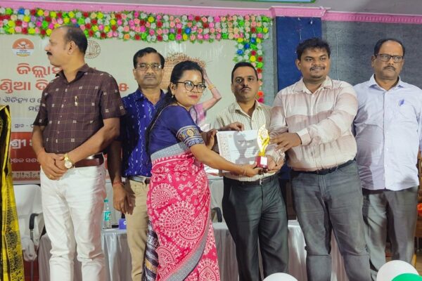 Bhuban Farmer Producer Organisation, Dhenkanal, Odisha received the “Best FPO” award at the “District Level Mandia Divas 2025” in recognition of its outstanding achievements and exemplary performance under the “Shree Anna Abhiyan” of Dhenkanal district.